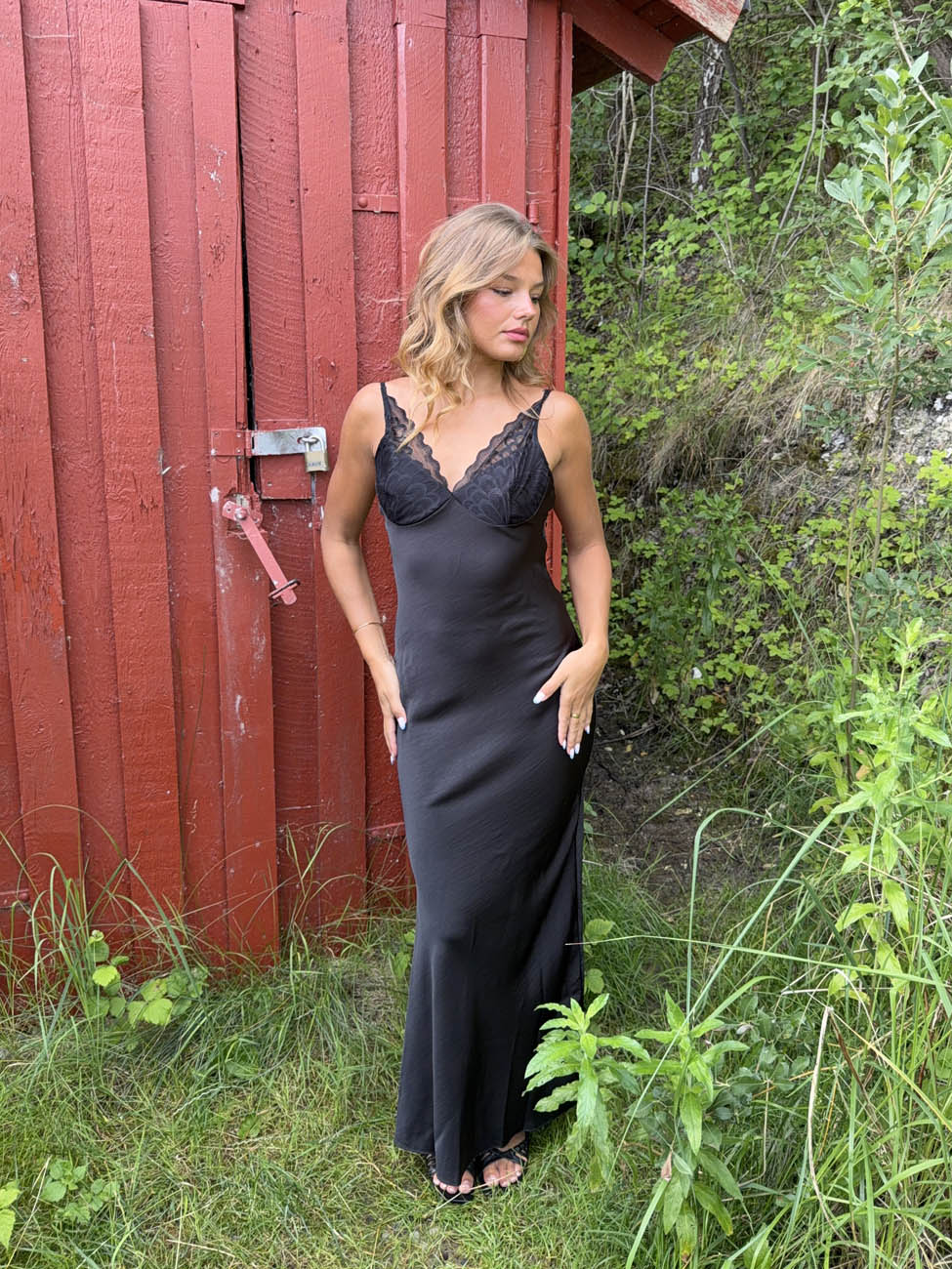 Mirellea dress with lace details – Black