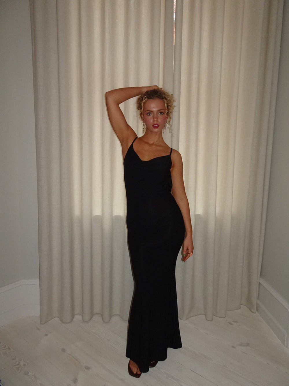 Marajana dress with deep lace back - Black