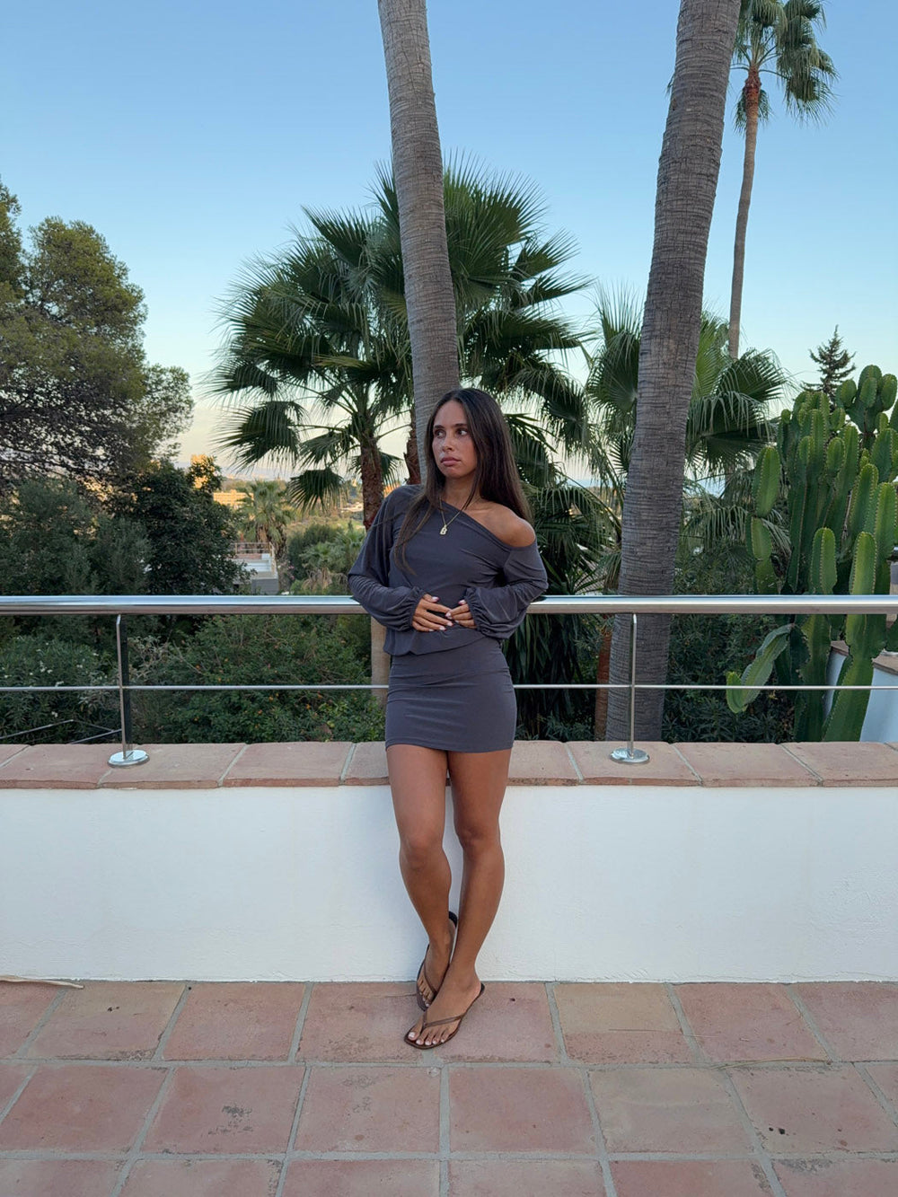 Isola dress with one shoulder detail – Grey