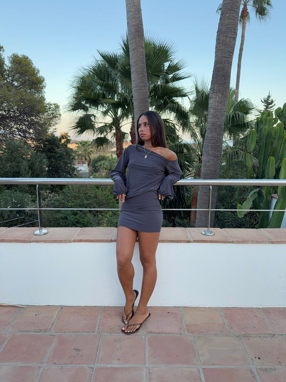 Isola dress with one shoulder detail – Grey