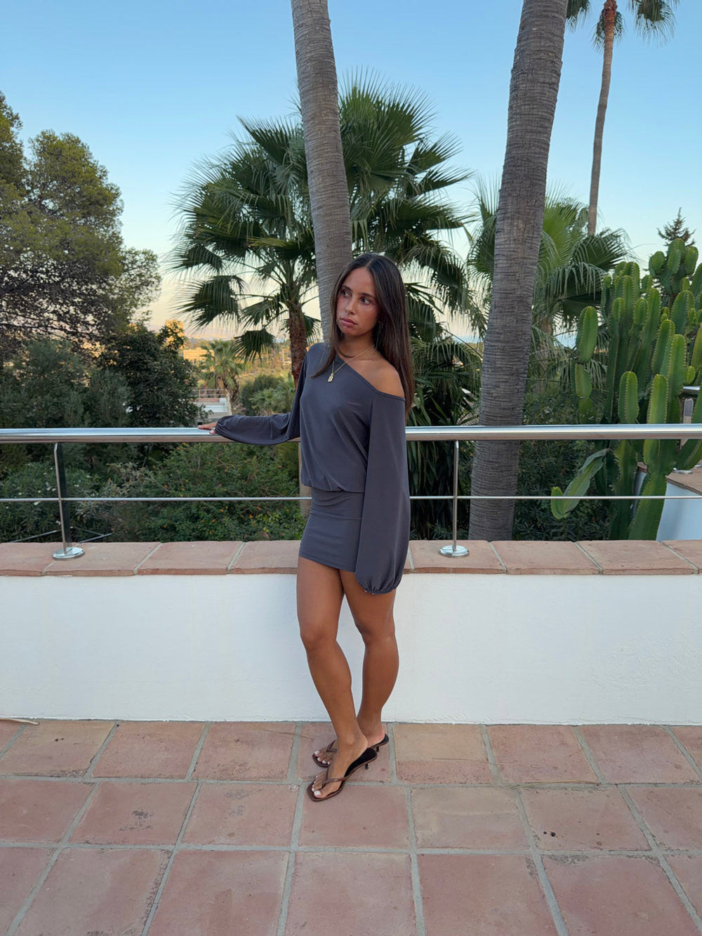 Isola dress with one shoulder detail – Grey
