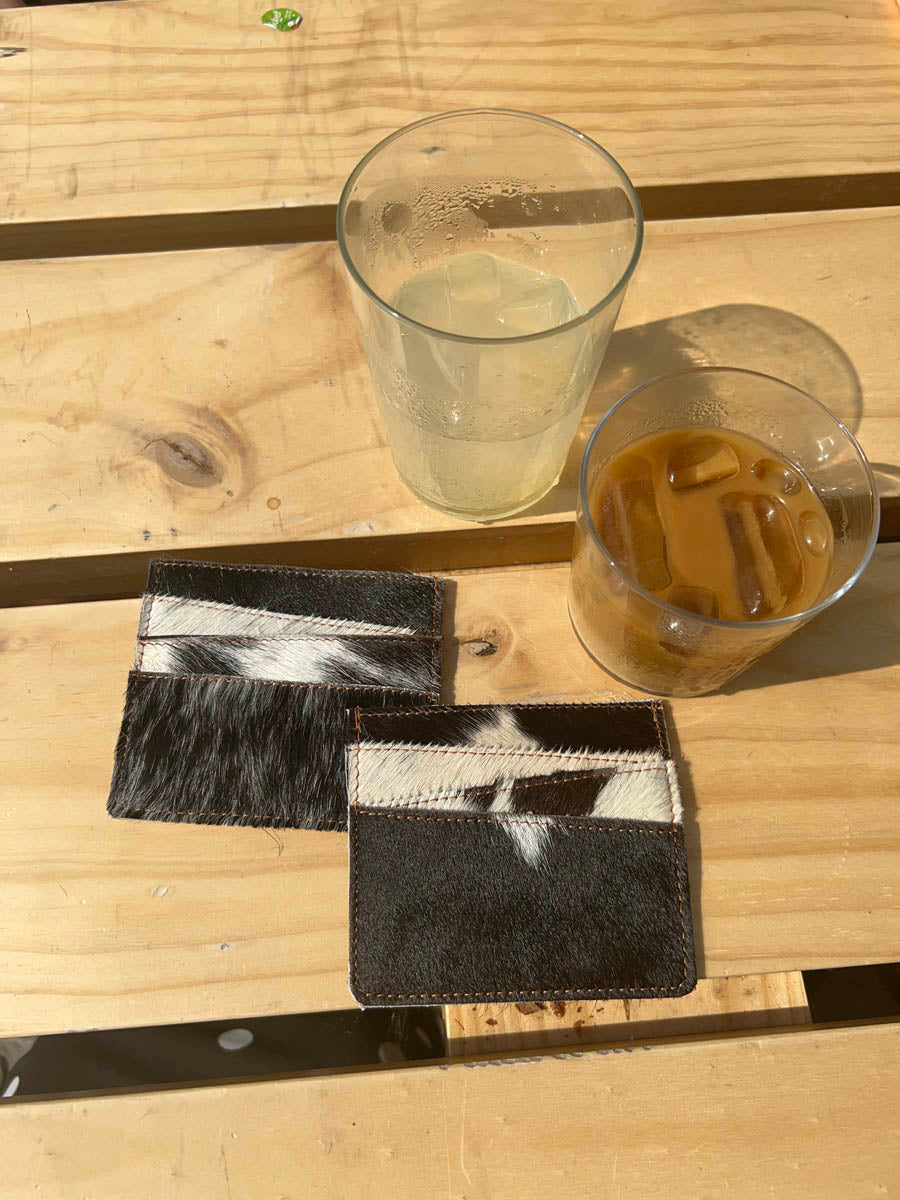 Siva cowhide cardholder – White/black/dark brown