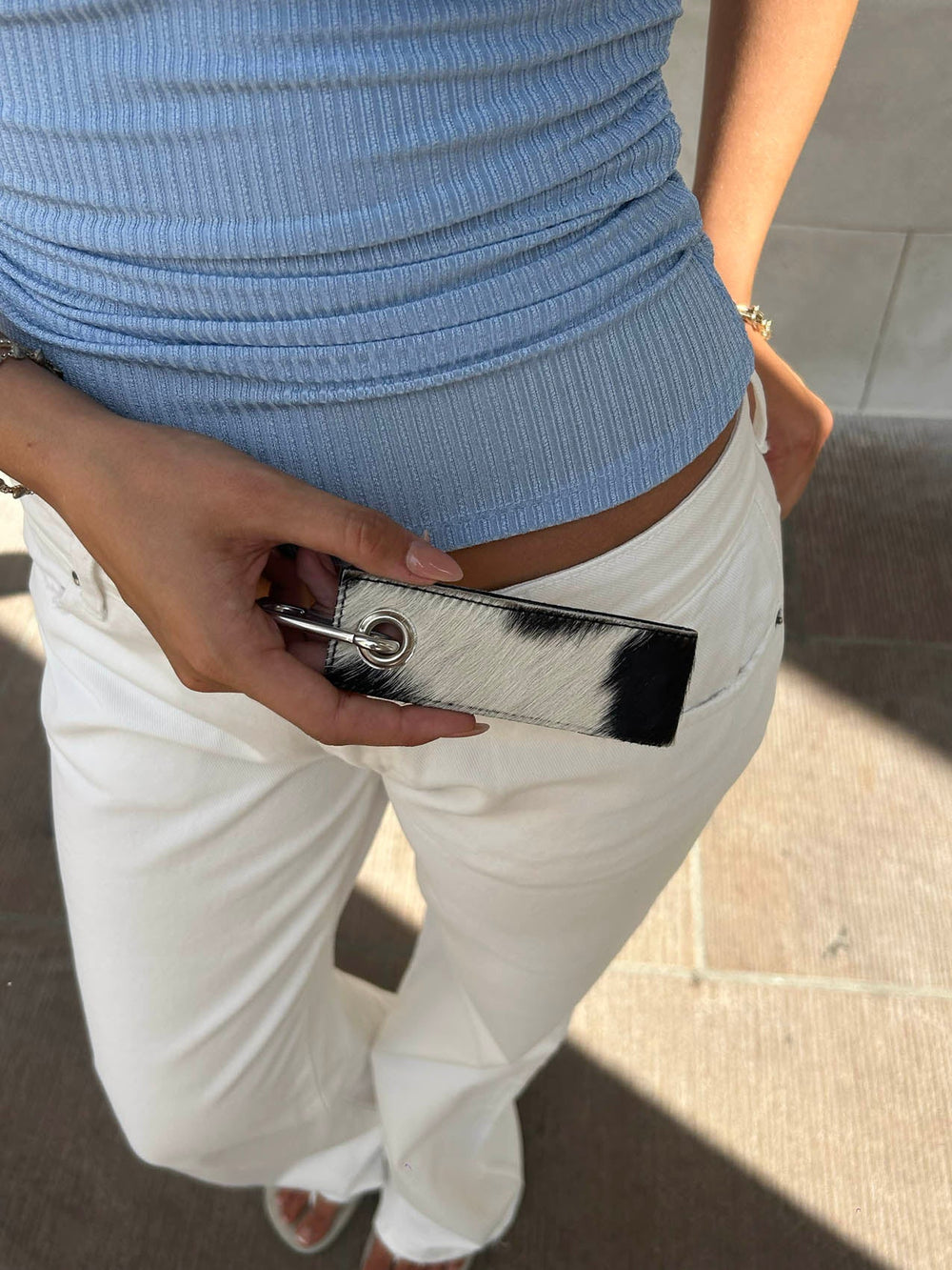 Vela cowhide keyring – White/dark brown/black