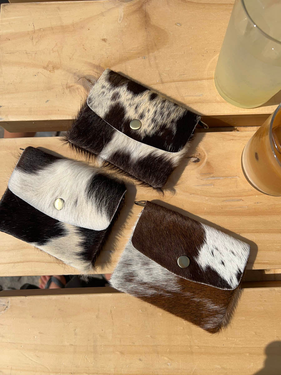 Elva cowhide wallet with zipper and button – White/dark brown/black