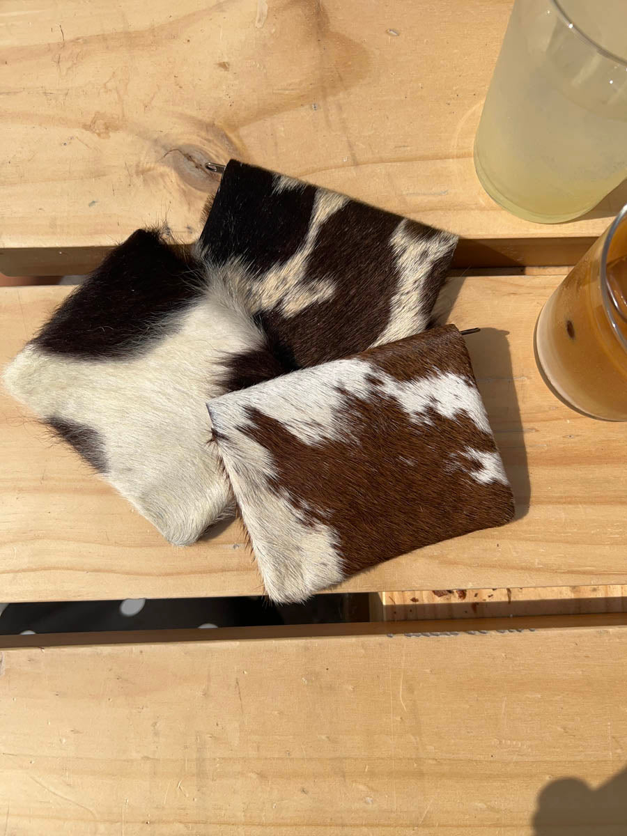 Elva cowhide wallet with zipper and button – White/dark brown/black