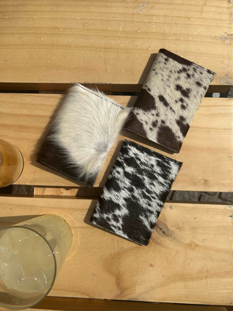 Nuvia cowhide purse with button – Brown/black/white