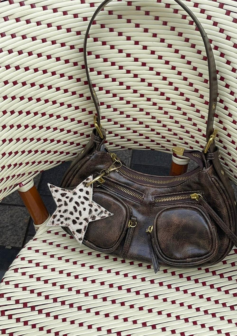 Noral star cowhide keyring – White/dark-brown/black