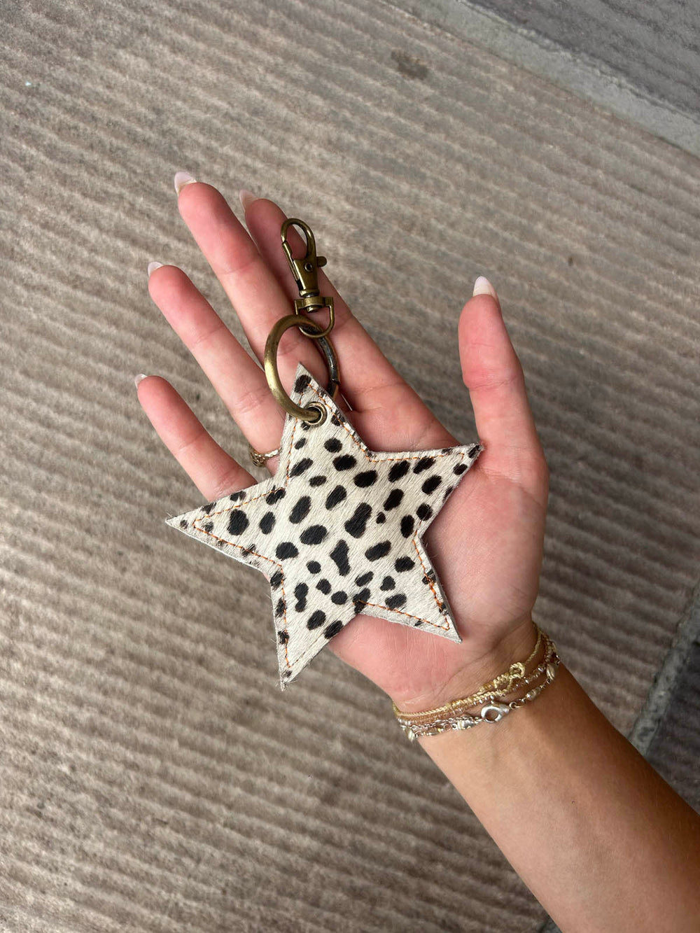 Noral star cowhide keyring – White/dark-brown/black