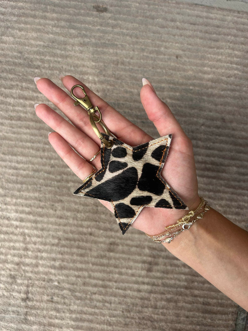 Noral star cowhide keyring – White/dark-brown/black