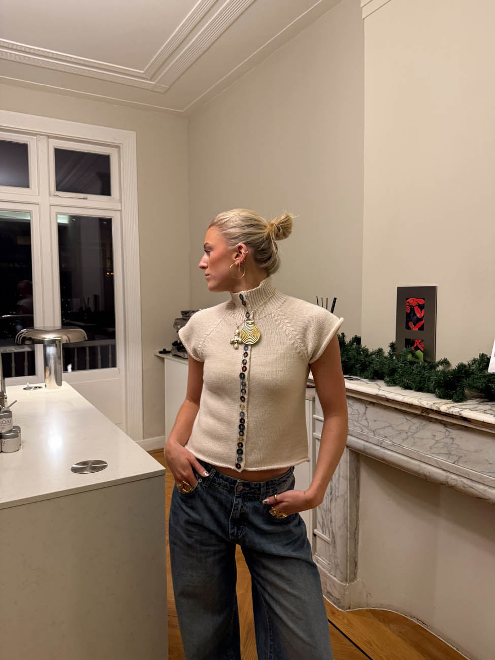 Scandivv short sleeved knit with buttons – Beige/off-white