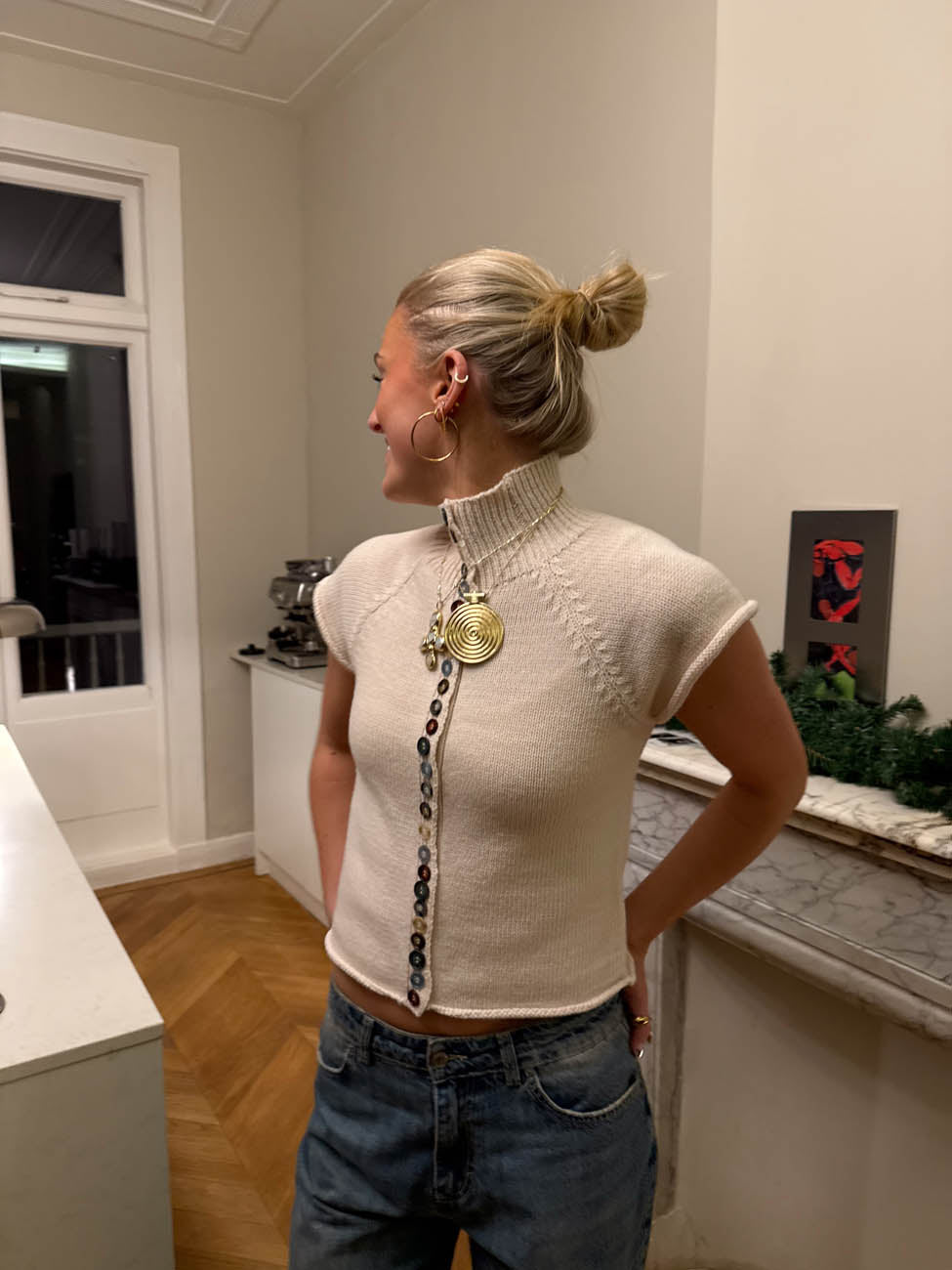 Scandivv short sleeved knit with buttons – Beige/off-white