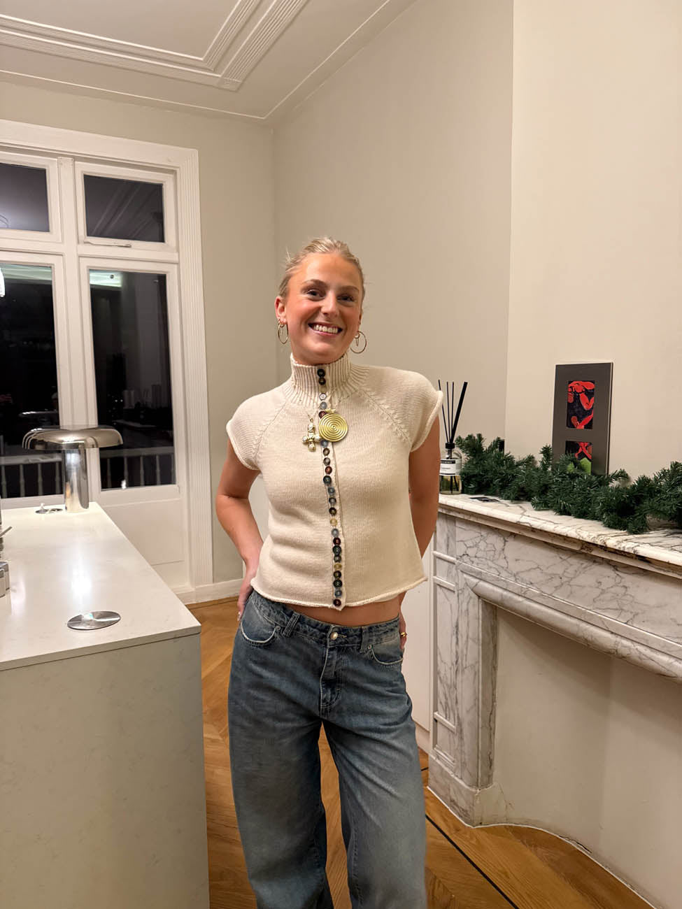 Scandivv short sleeved knit with buttons – Beige/off-white