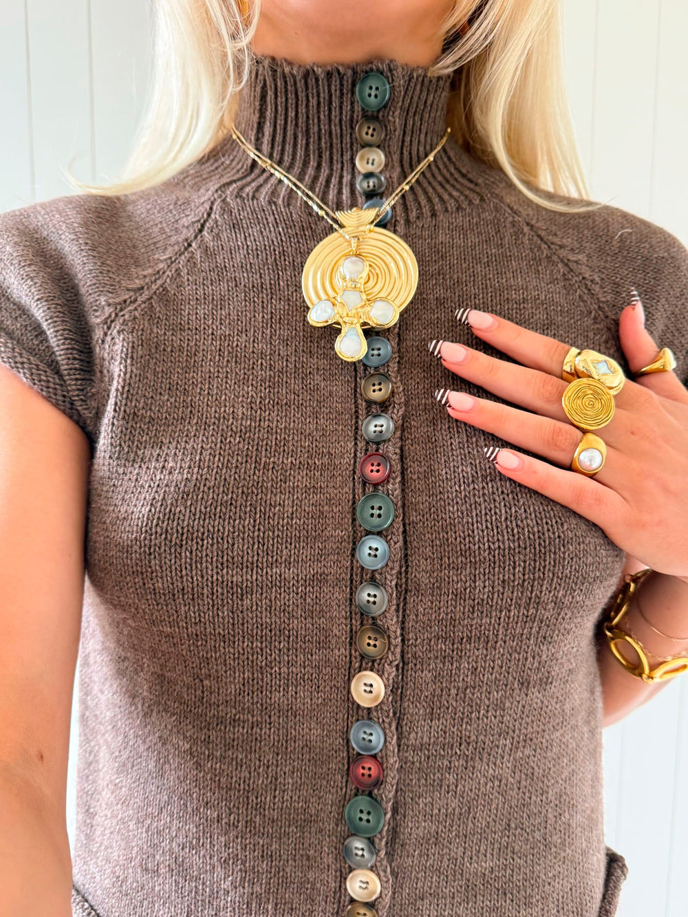 Scandivv short sleeved knit top with buttons - Brown/taupe