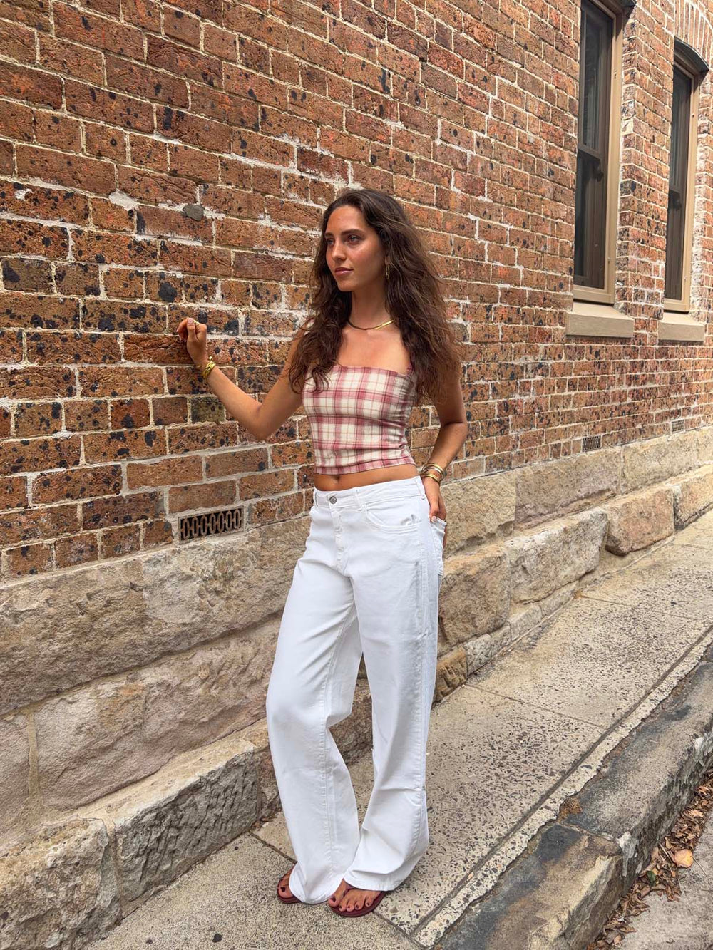 Alaia low-waisted jeans with lightning detail - White denim