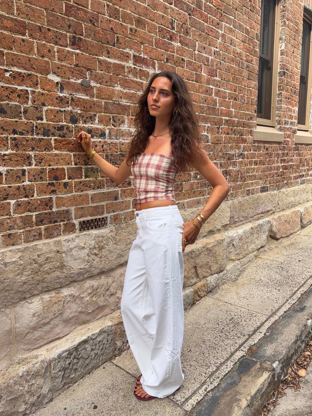 Alaia low-waisted jeans with lightning detail - White denim