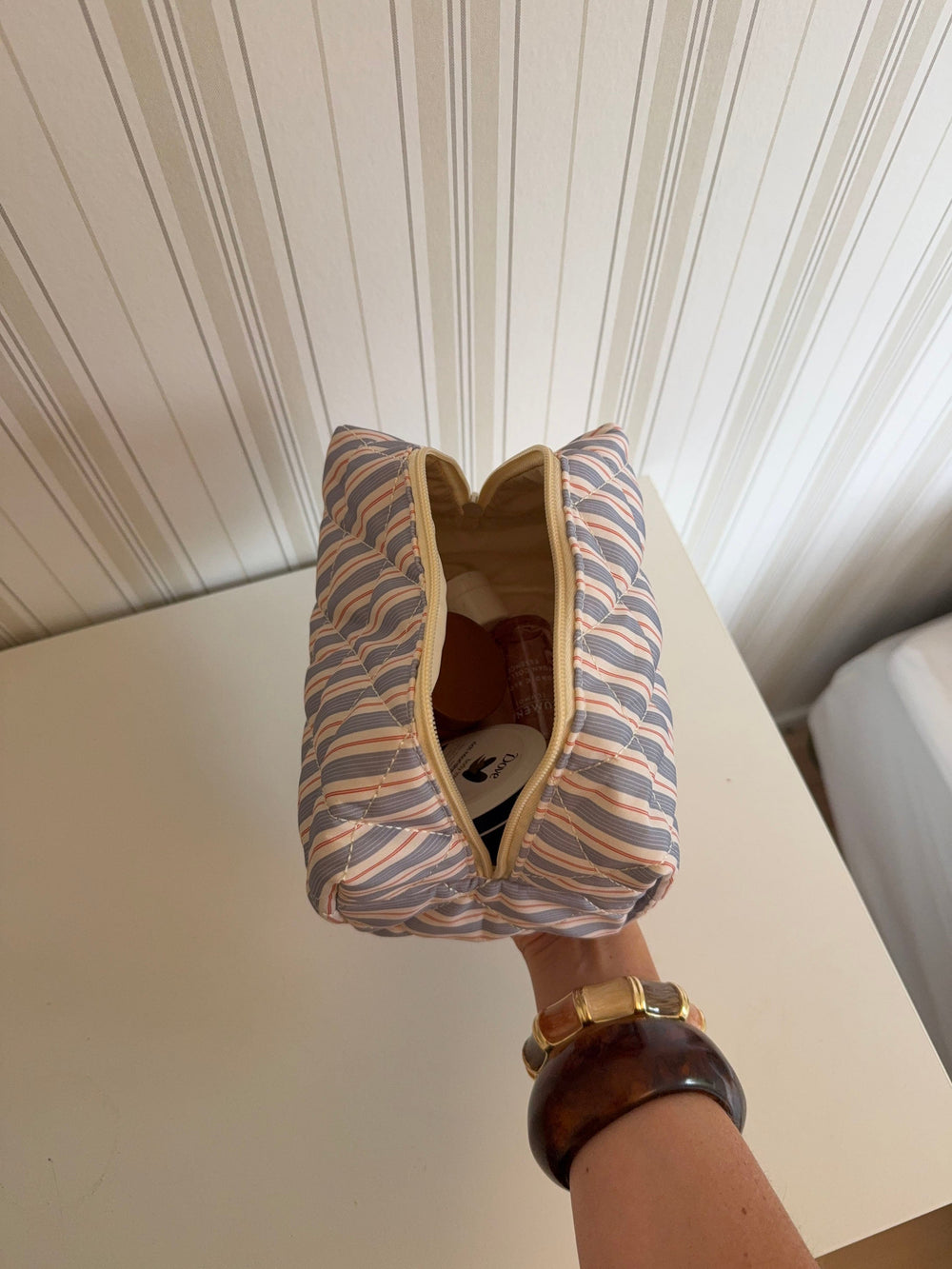 Honey small toiletry bag – Blue with white/beige stripes
