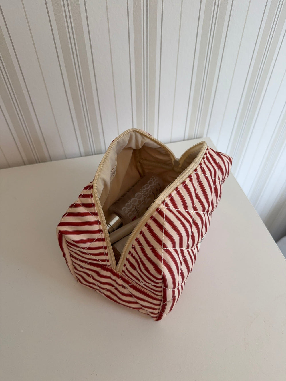 Honey small toiletry bag – Red/beige stripes