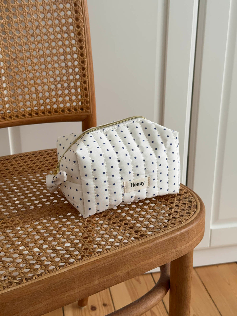 Honey small toiletry bag with dots - White/navy