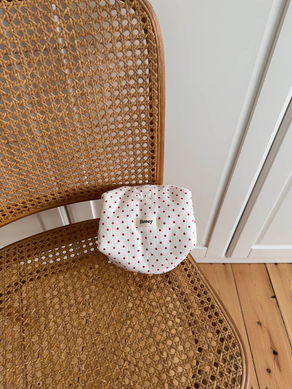Honey small toiletry bag with polka dots – White/red