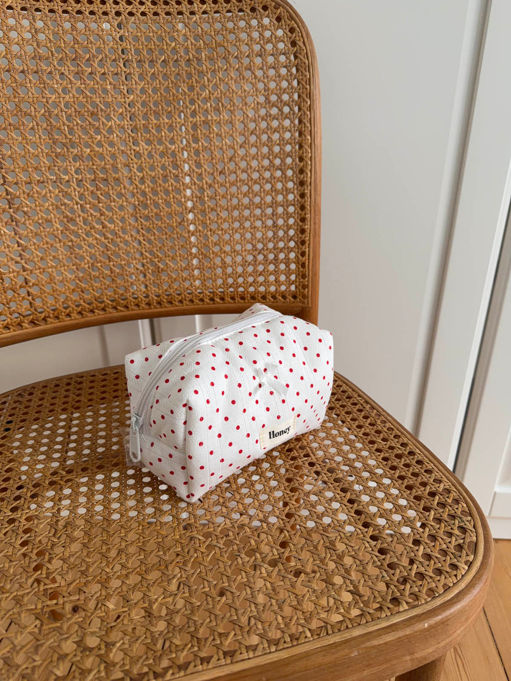 Honey small toiletry bag with polka dots – White/red