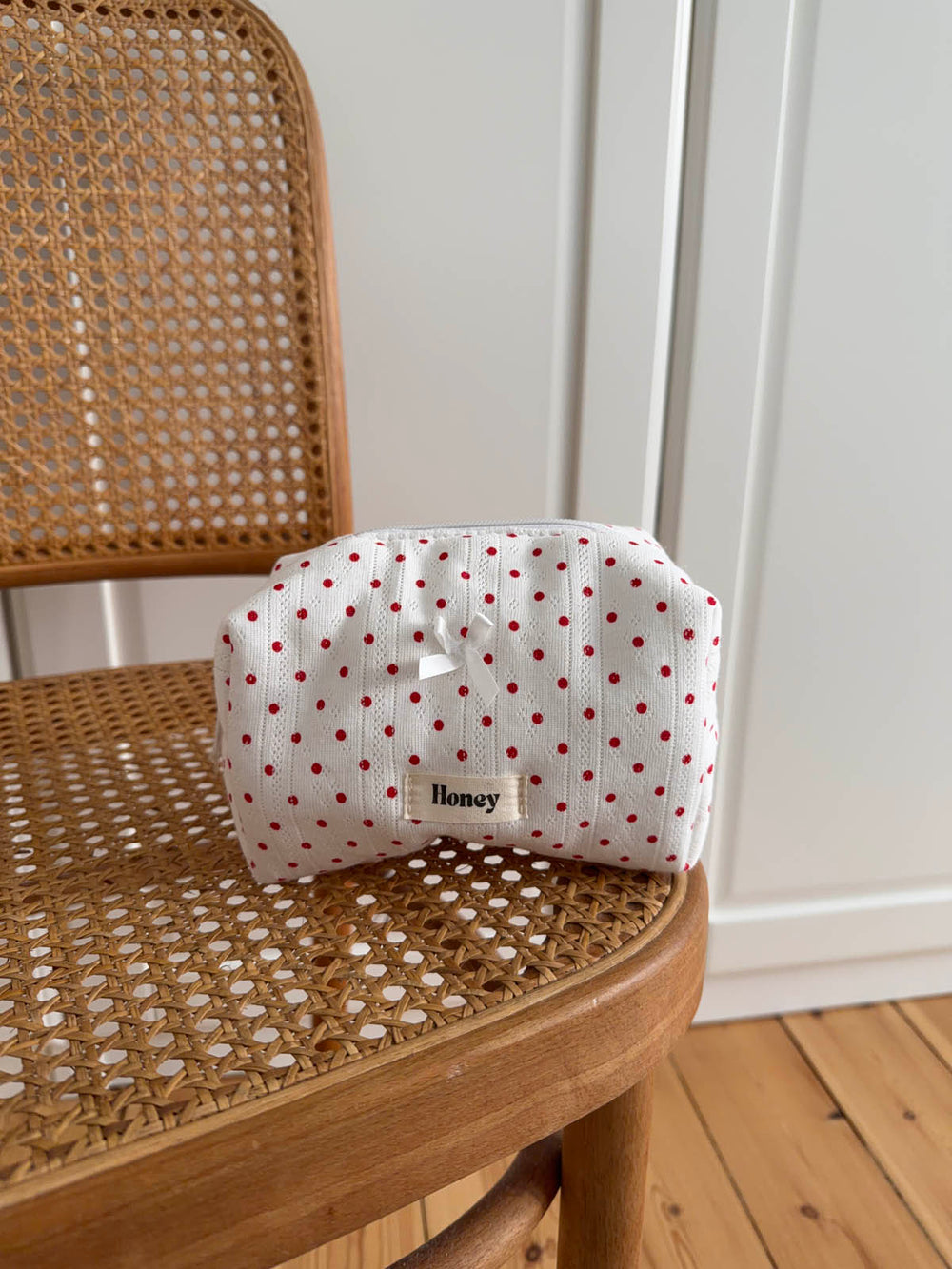 Honey small toiletry bag with polka dots – White/red