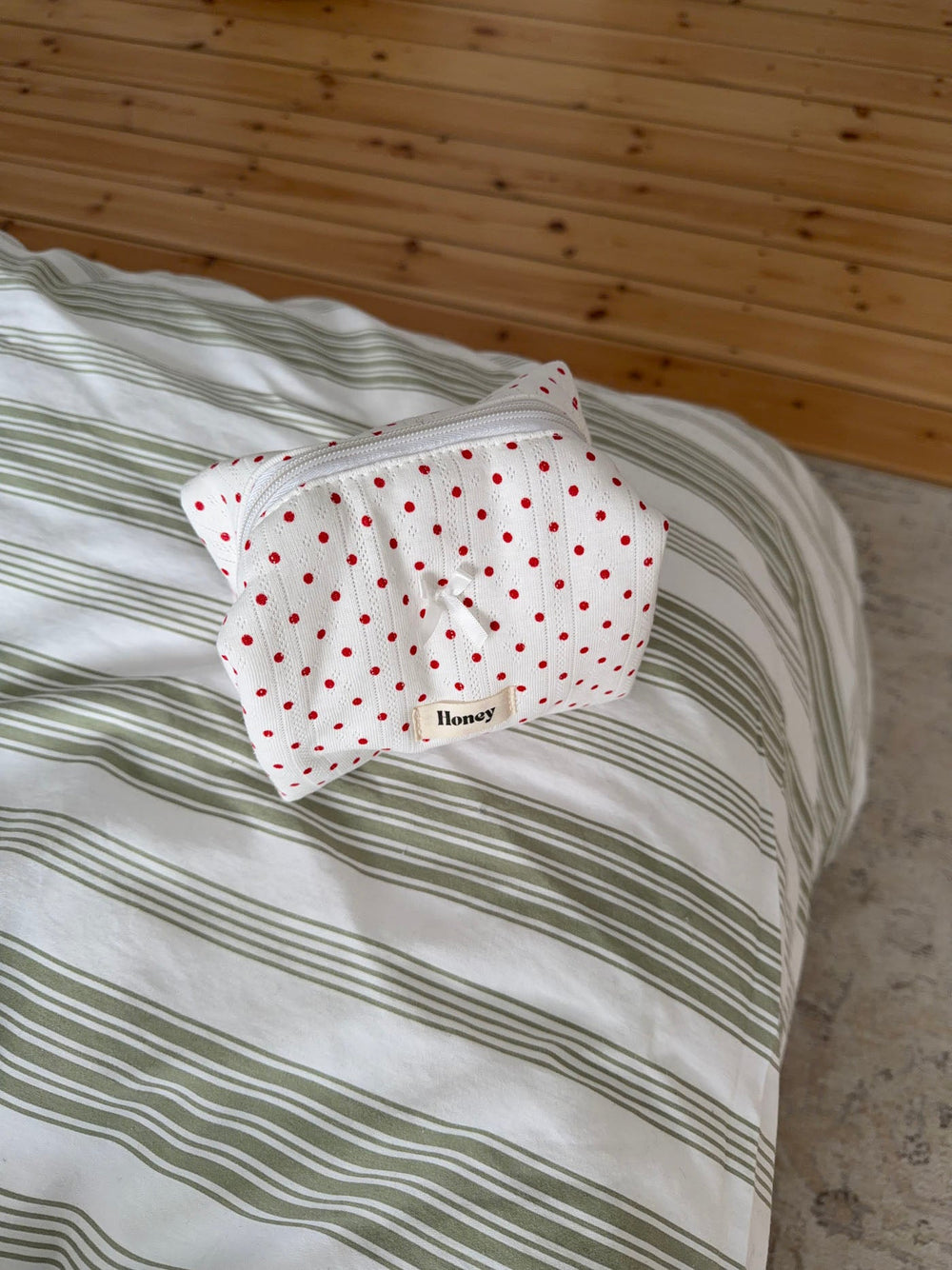 Honey small toiletry bag with polka dots – White/red