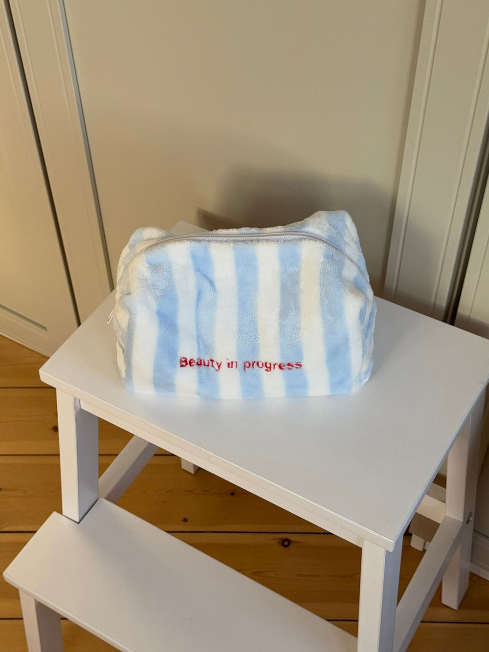 Honey small toiletry bag with stripes – White/blue