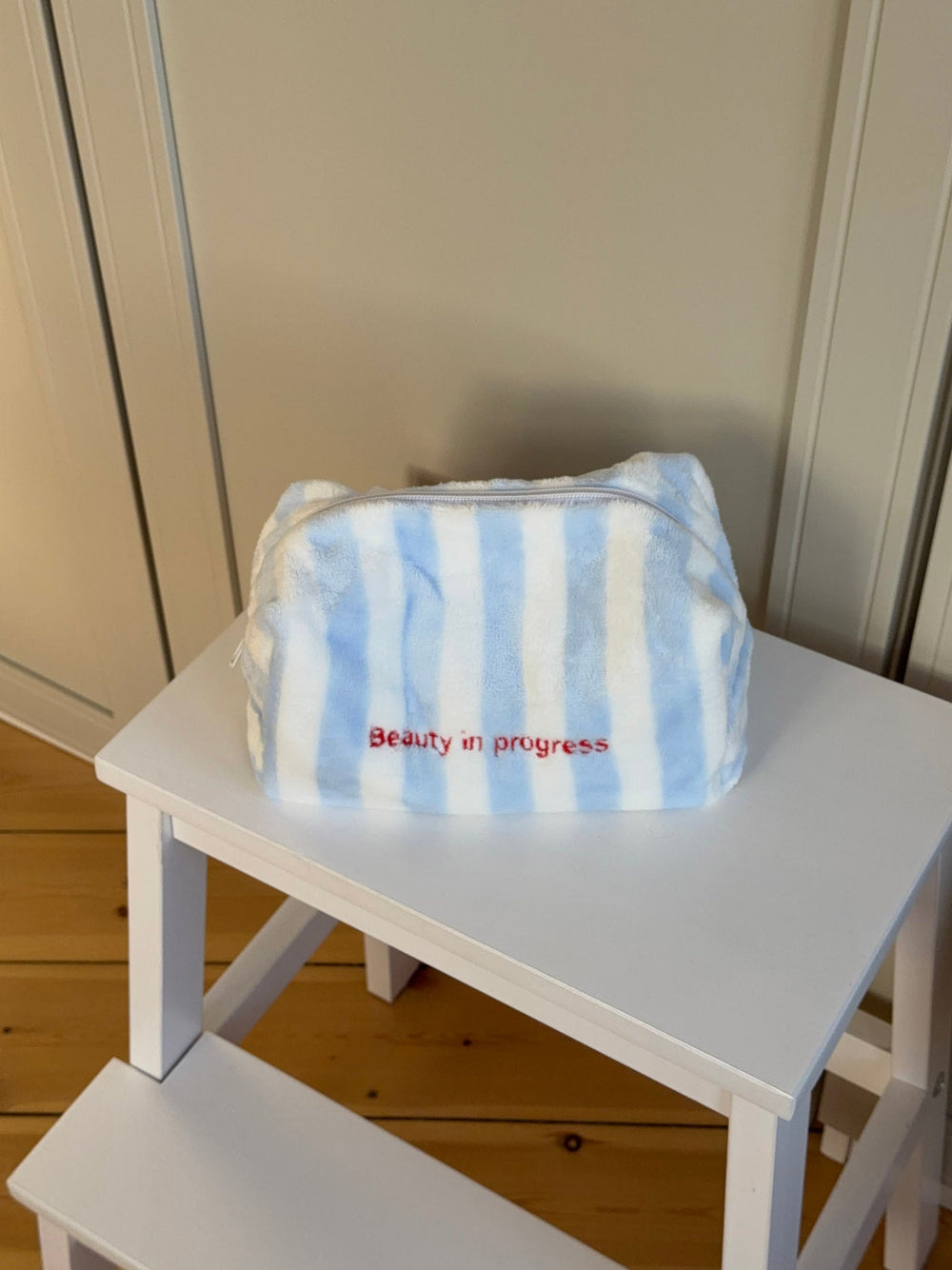Honey small toiletry bag with stripes – White/blue