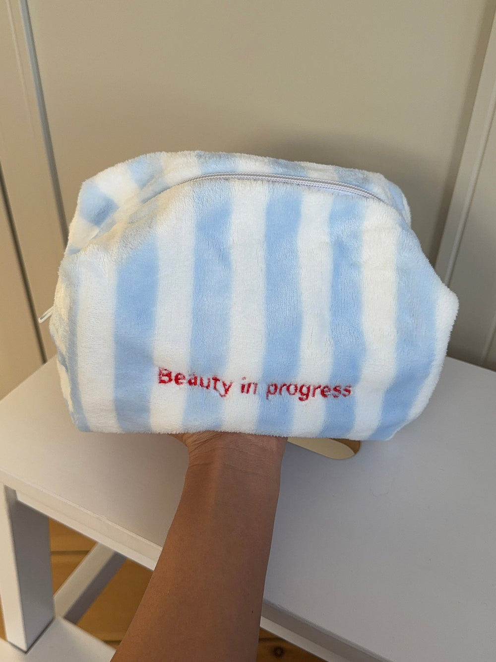 Honey small toiletry bag with stripes – White/blue