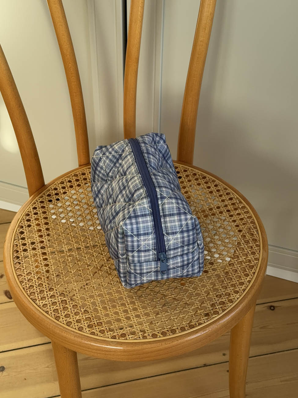 Honey small toiletry bag with checks – Blue