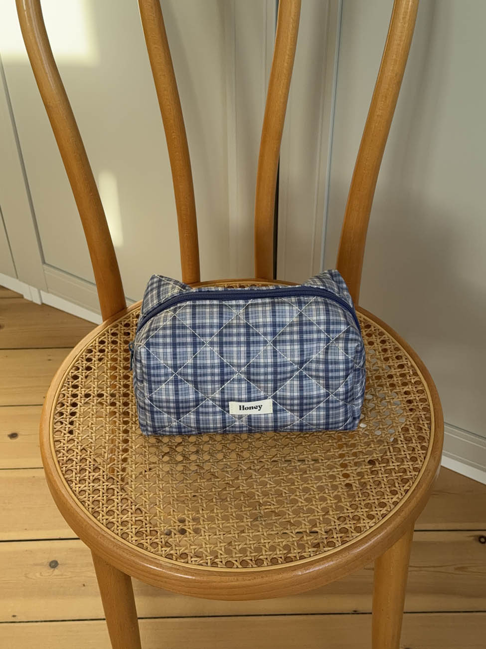 Honey small toiletry bag with checks – Blue