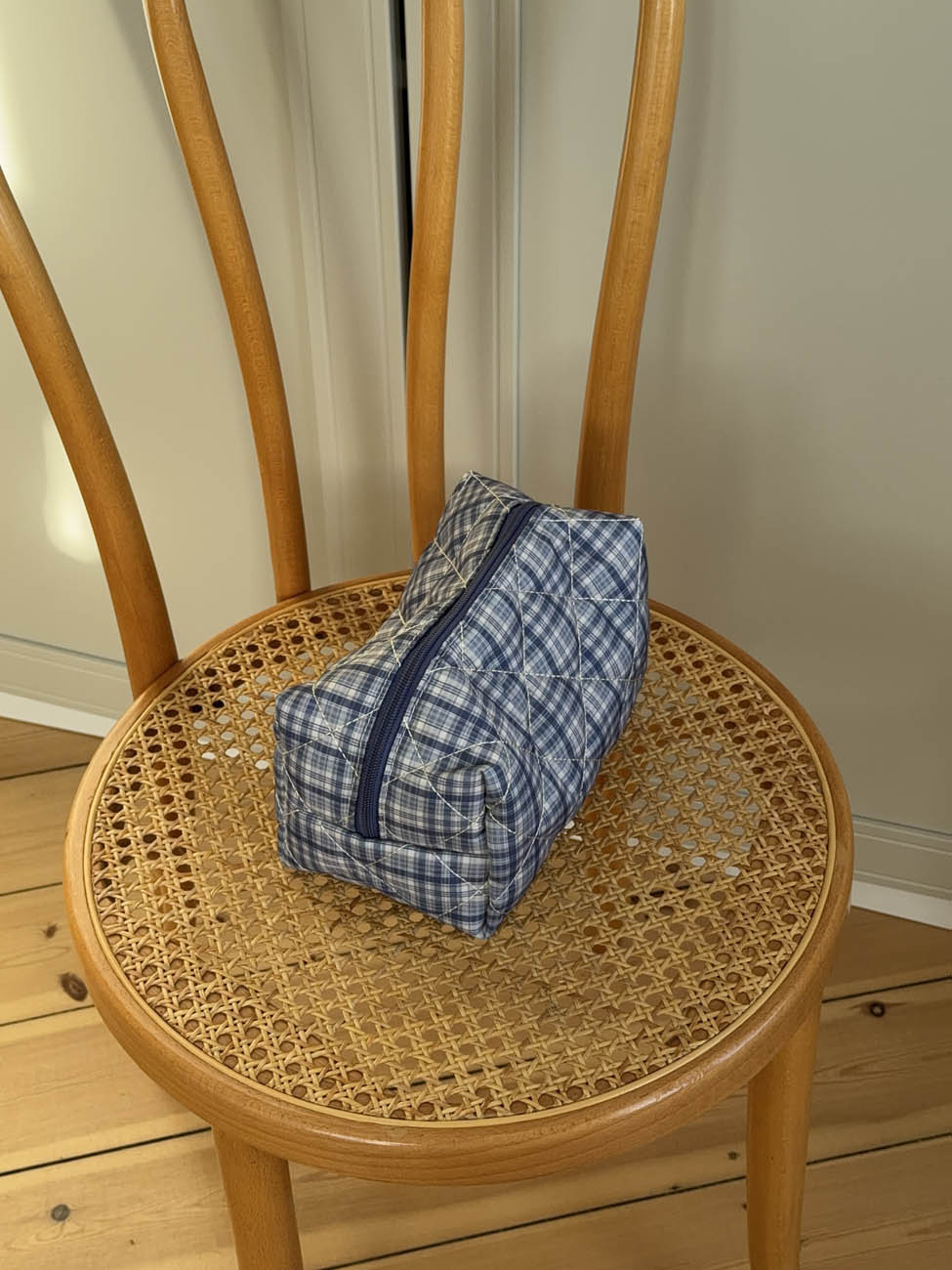 Honey small toiletry bag with checks – Blue