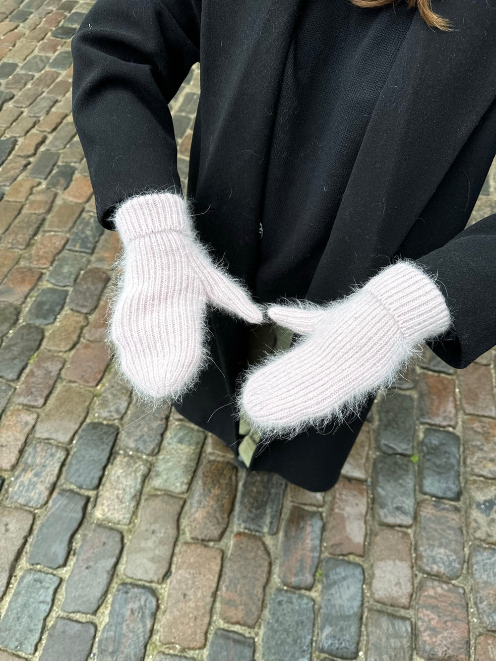Mittens Light Fluffy mittens - Light pink – Designbysi.se