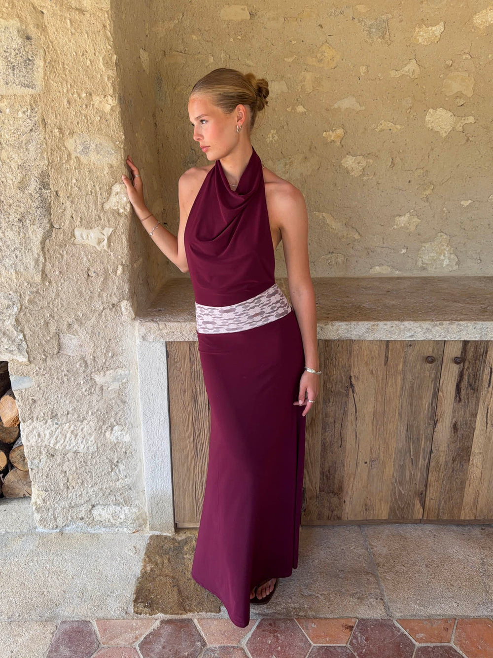 Skyla maxidress with open back - Bordeaux/pink