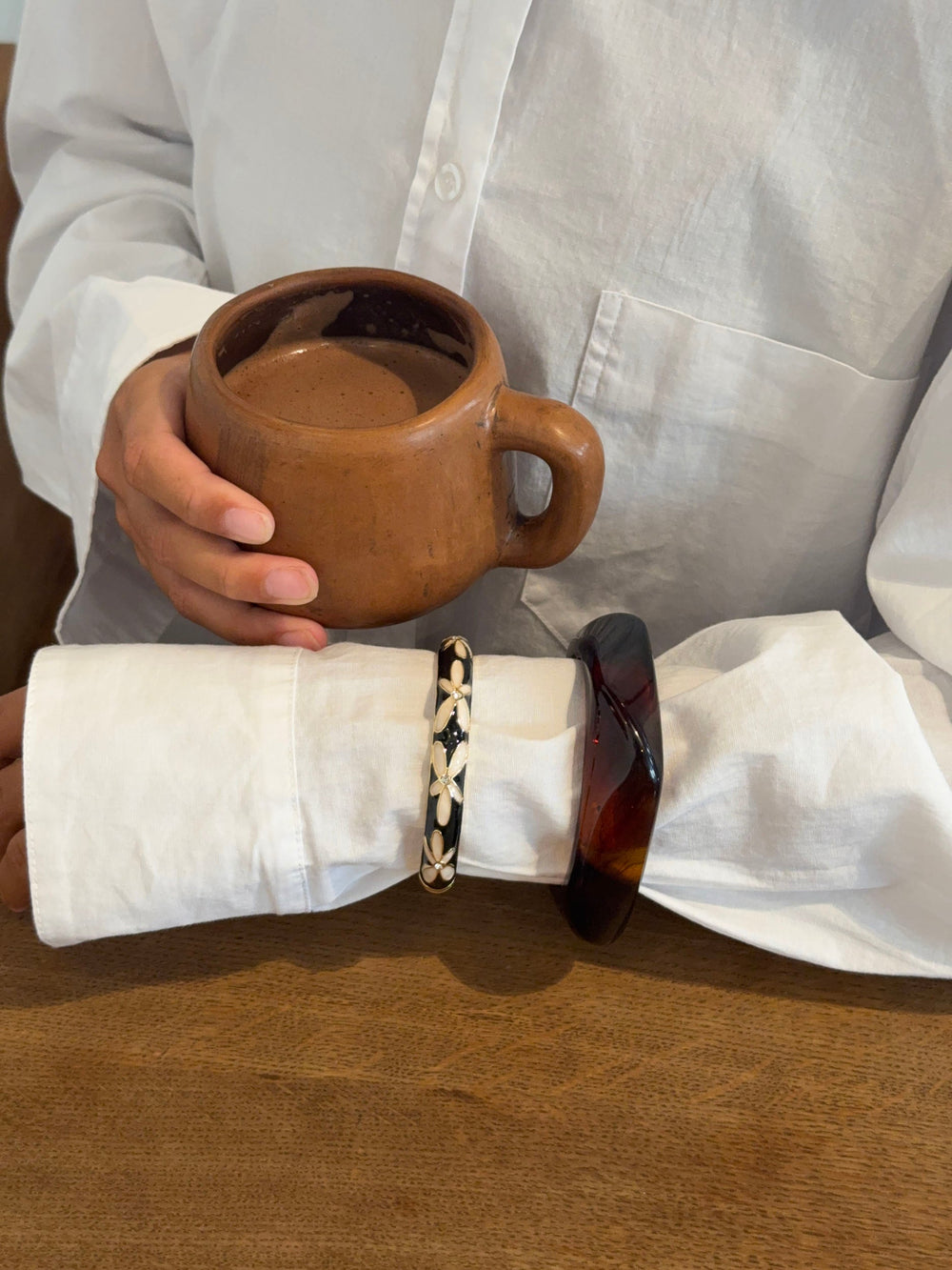 Arna bracelet with flowers – Black/gold