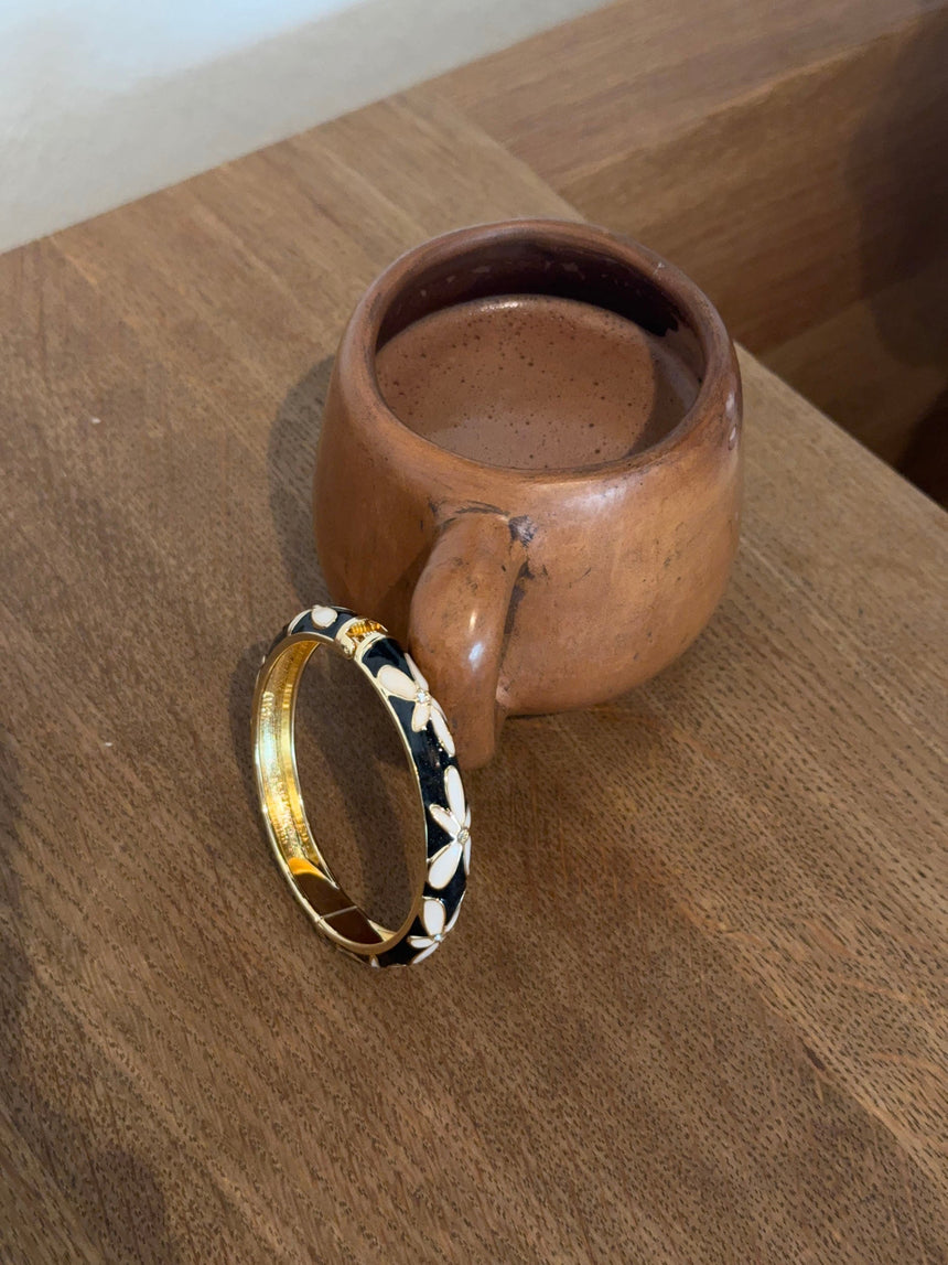 Arna bracelet with flowers – Black/gold