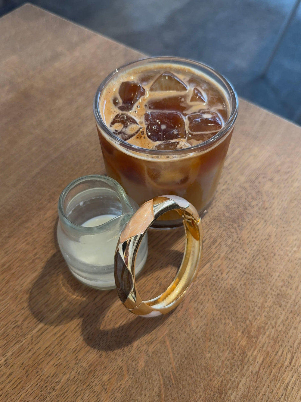 Tove bracelet with details – Nude/brown/gold