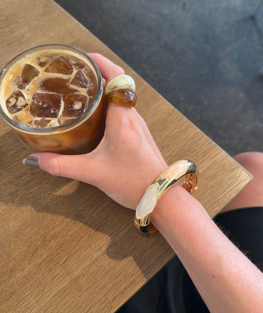 Tove bracelet with details – Nude/brown/gold