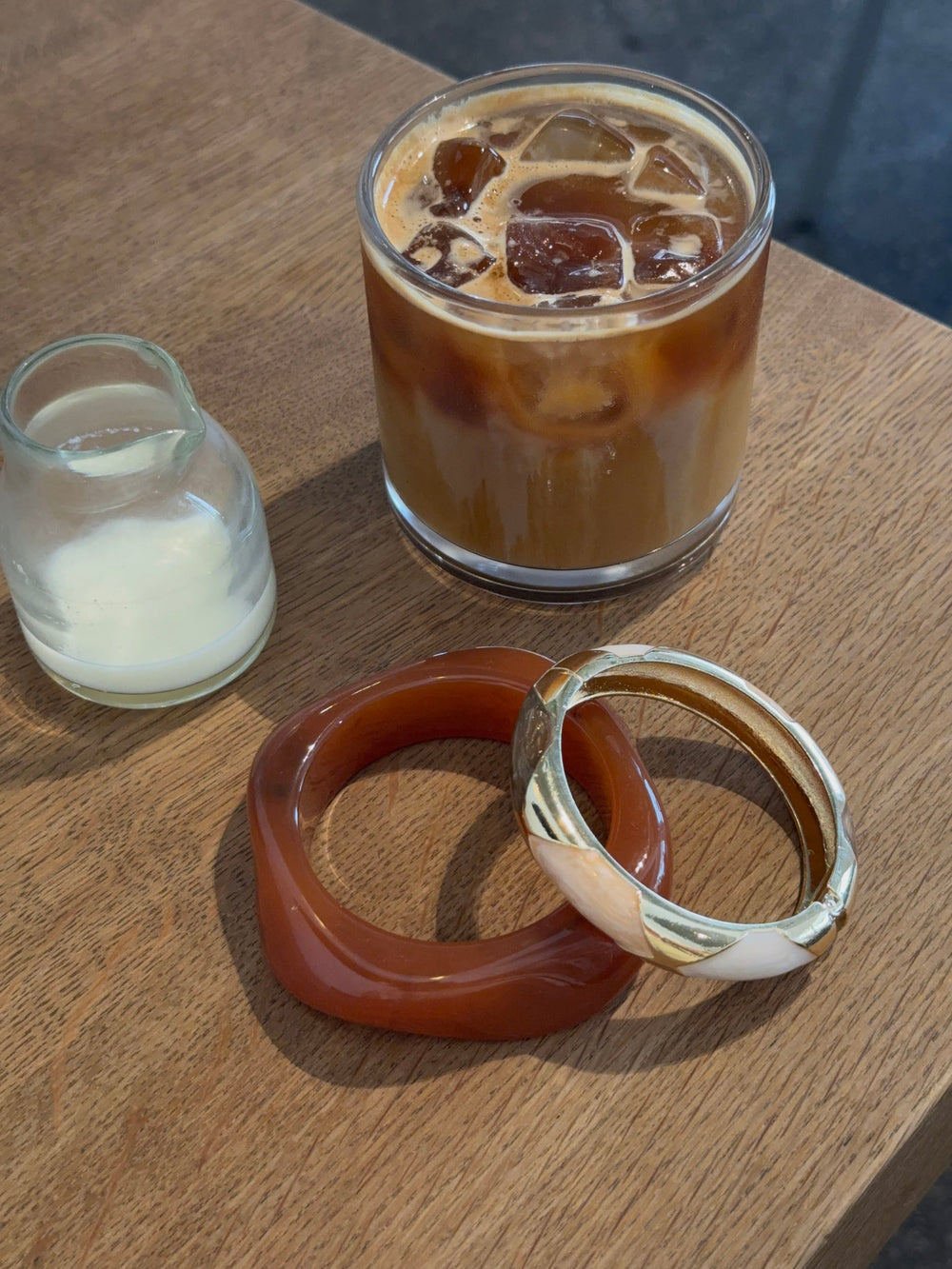 Tove bracelet with details – Nude/brown/gold