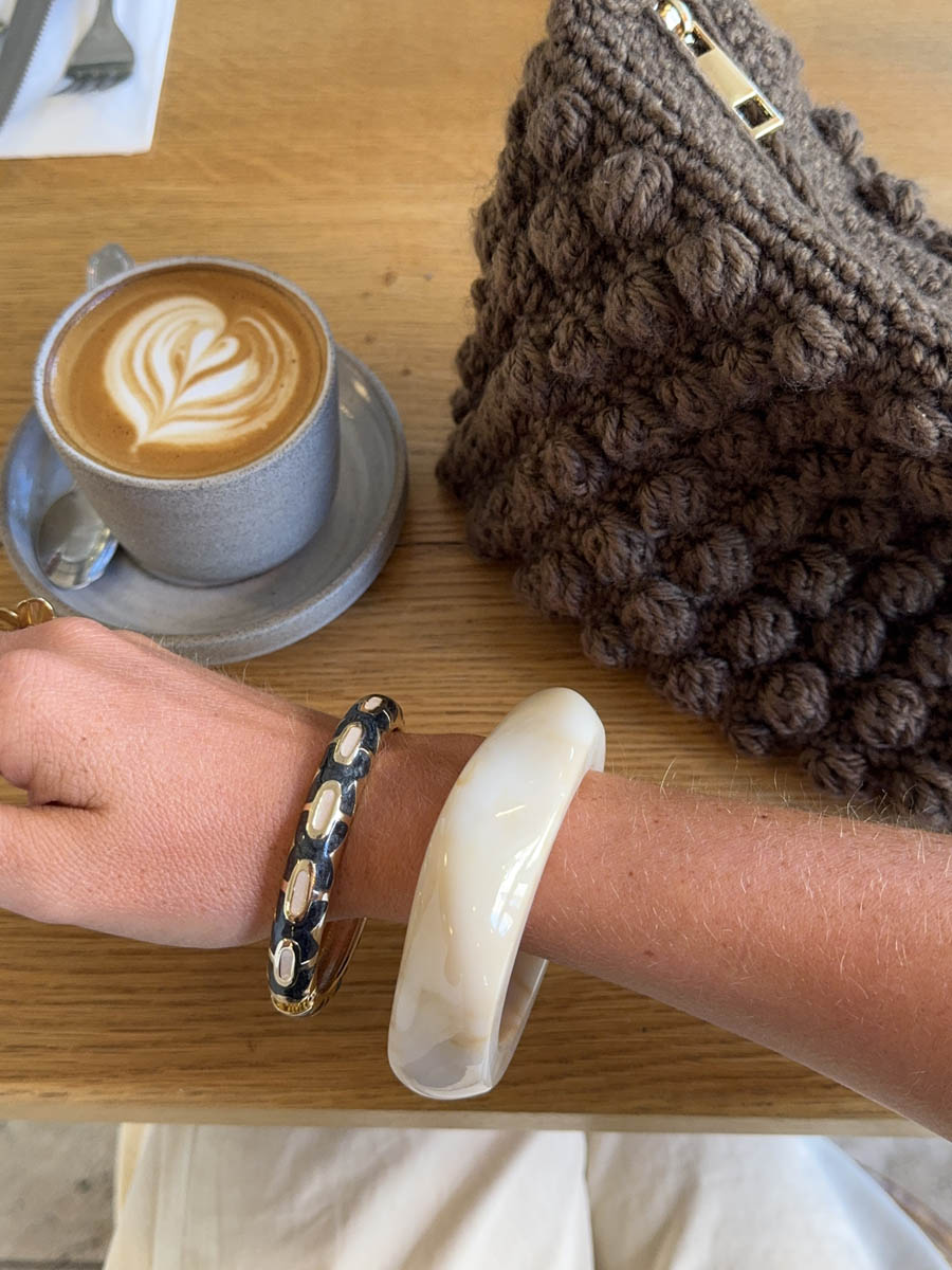 Arna bracelet with pattern – Black/gold