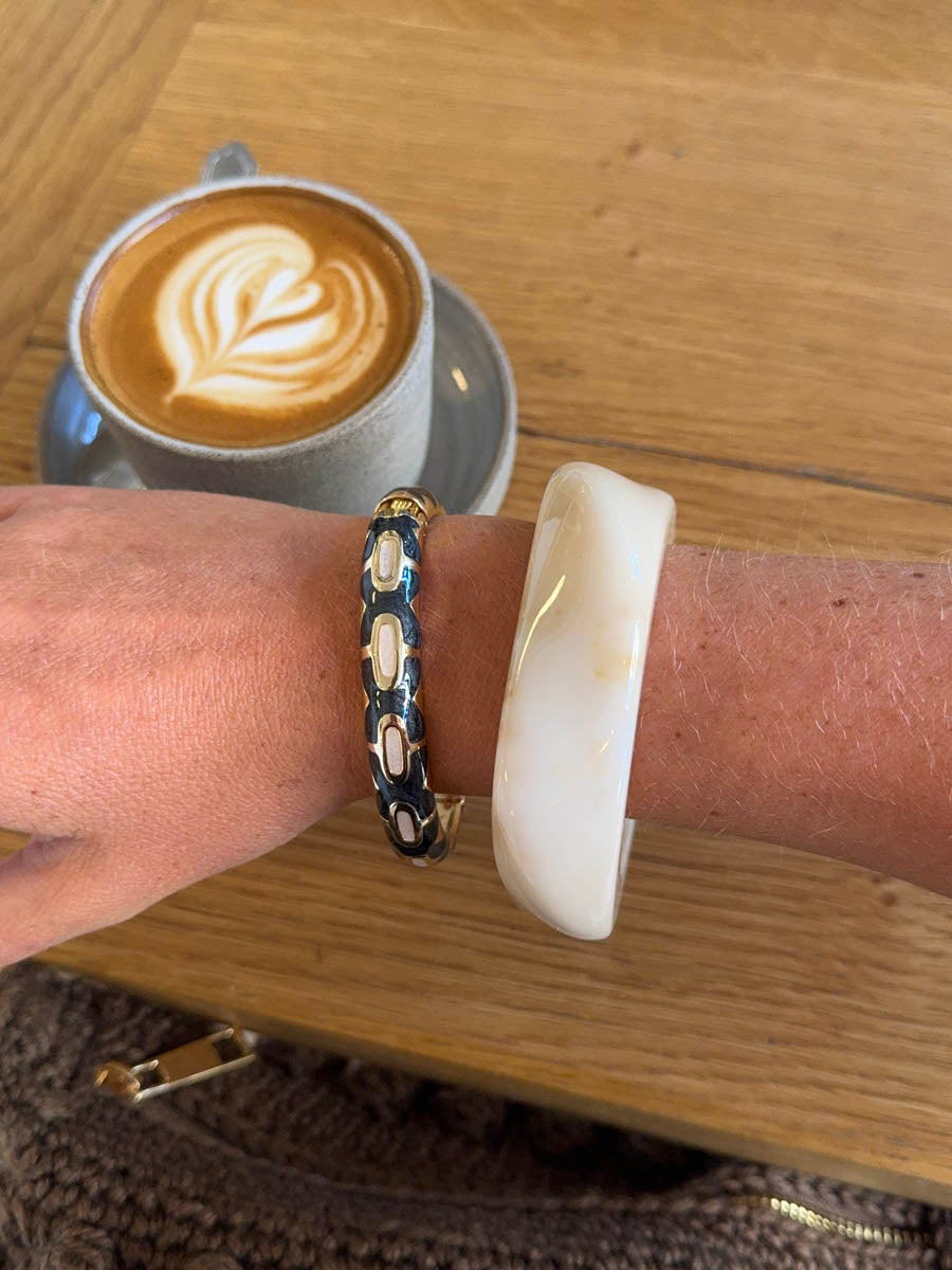 Arna bracelet with pattern – Black/gold