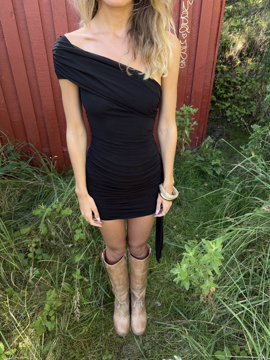 Tara mini dress - Black Designbysi.se Tara mini dress - Black Designbysi.se