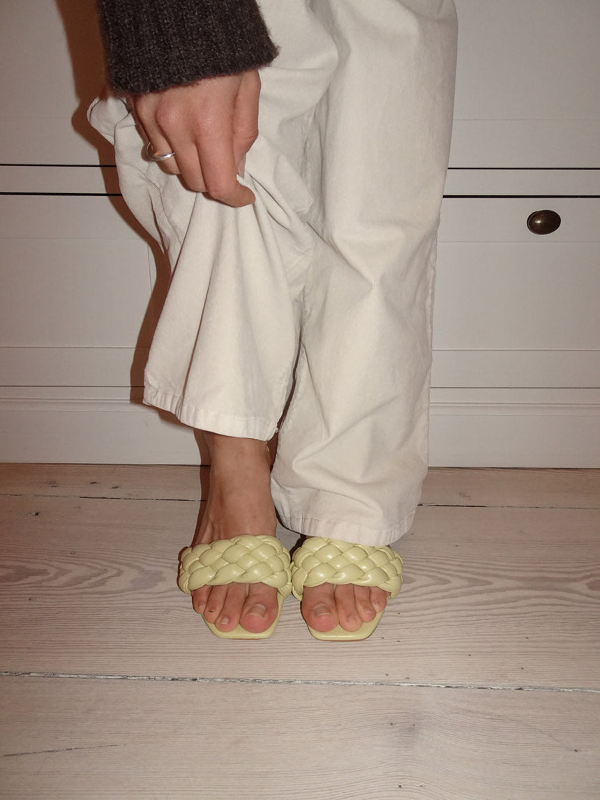 Yasmin woven mules – Light Yellow