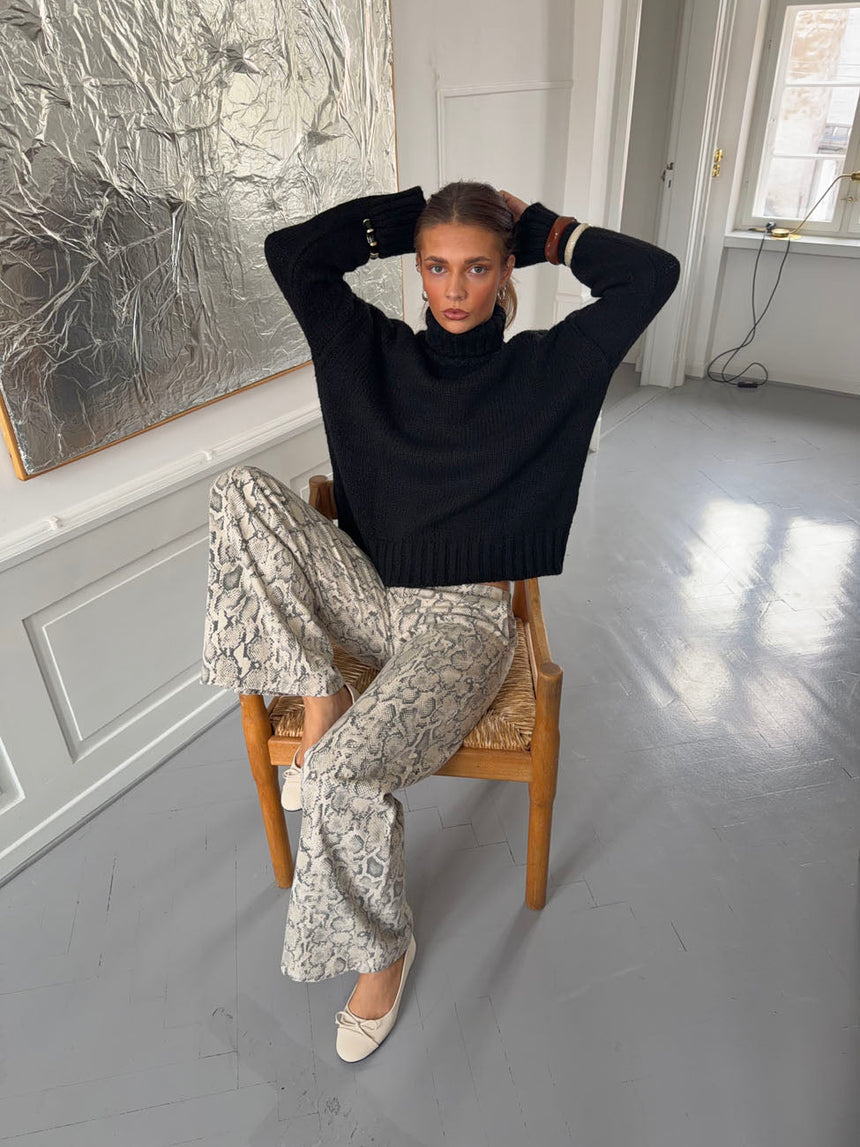 Valdamara oversized turtleneck - Black