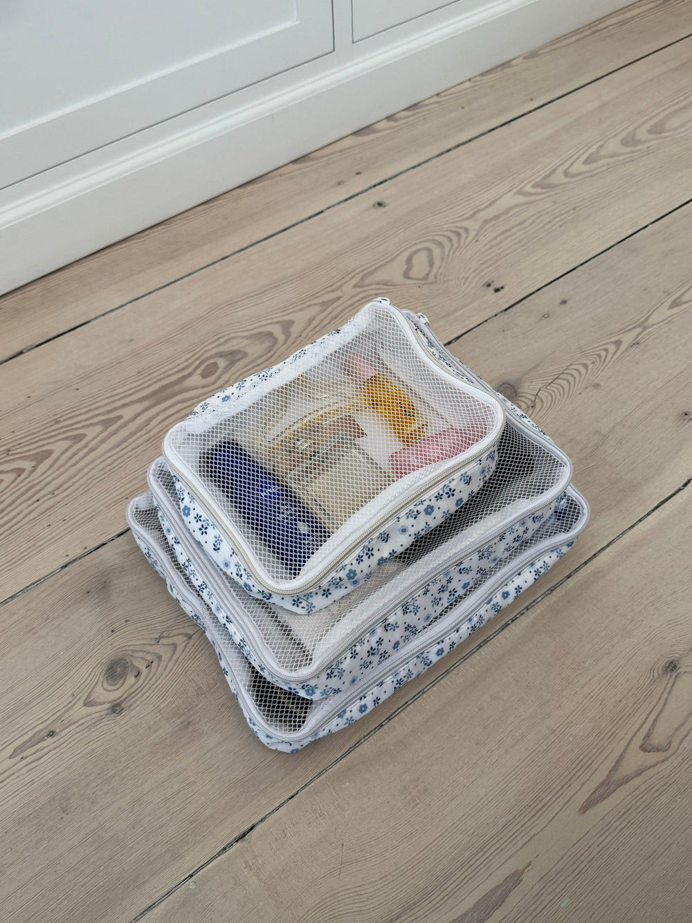 Honey packing cubes – White with blue flowers