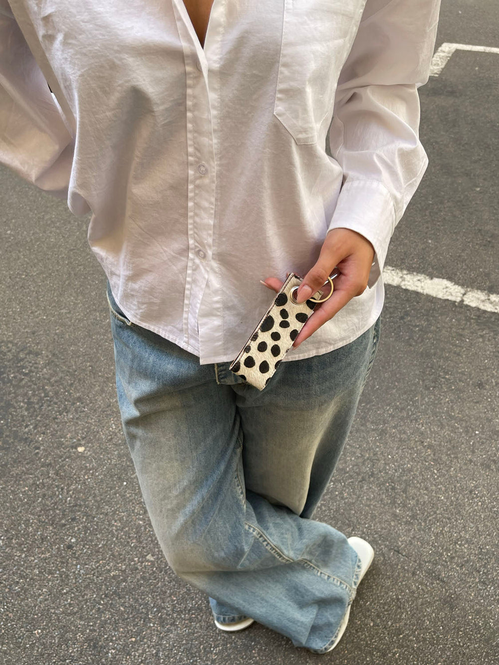 Vela dotted cowhide keyring – White/Black