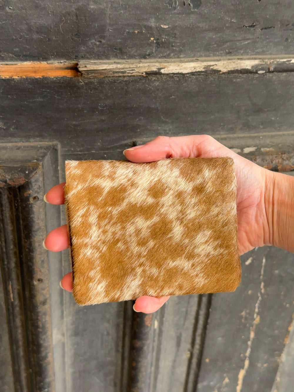 Elva cowhide wallet with zipper and button - Caramel