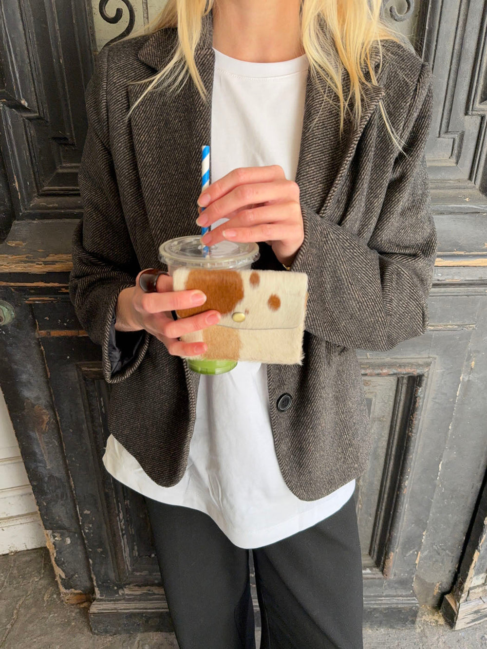 Elva cowhide wallet with zipper and button - Caramel