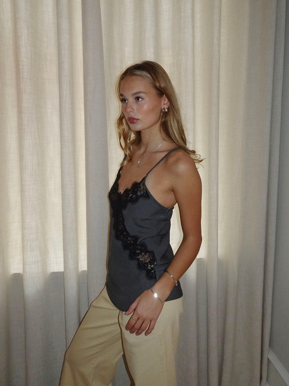 Ava satin top with lace - Grey/black