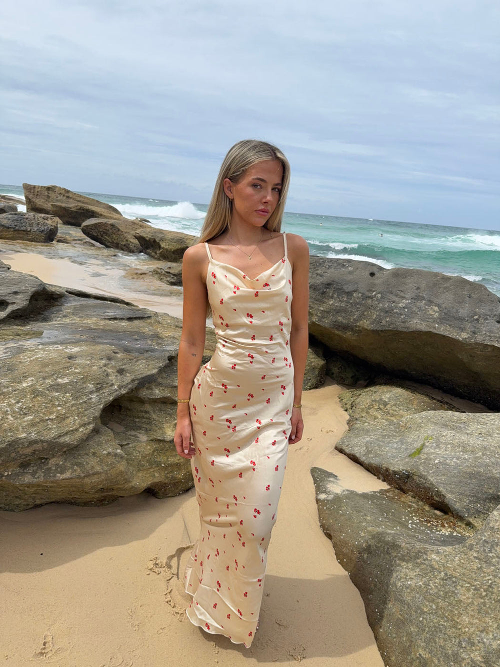 Juliana satin dress - Gold with red flowers